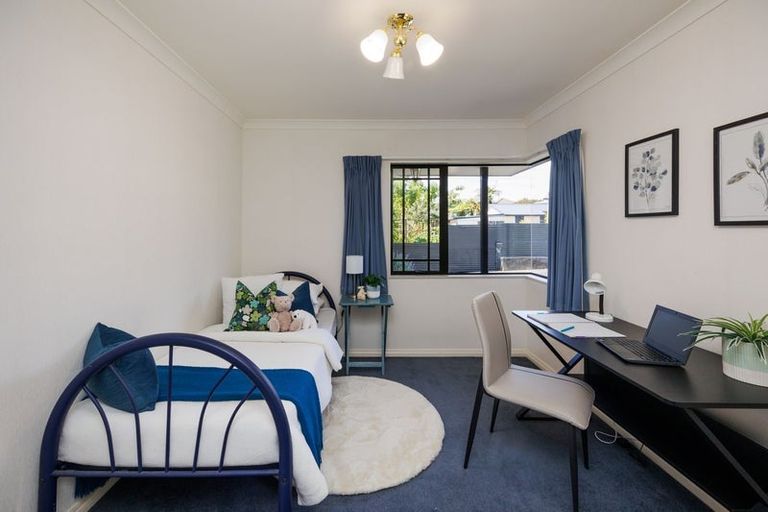 Photo of property in 12 Franklin Avenue, Hokowhitu, Palmerston North, 4410