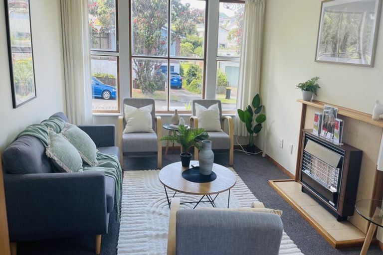 Photo of property in 70 Franklyn Road, Tawa, Wellington, 5028