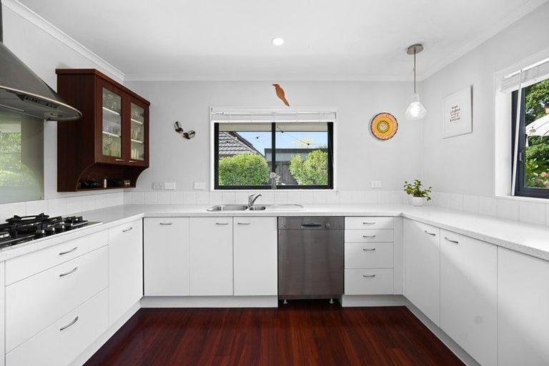 Photo of property in 27 Saint James Drive, Huntington, Hamilton, 3210