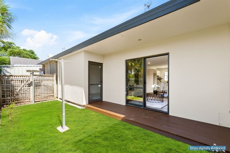 Photo of property in 9/17 Neta Grove, Henderson, Auckland, 0612