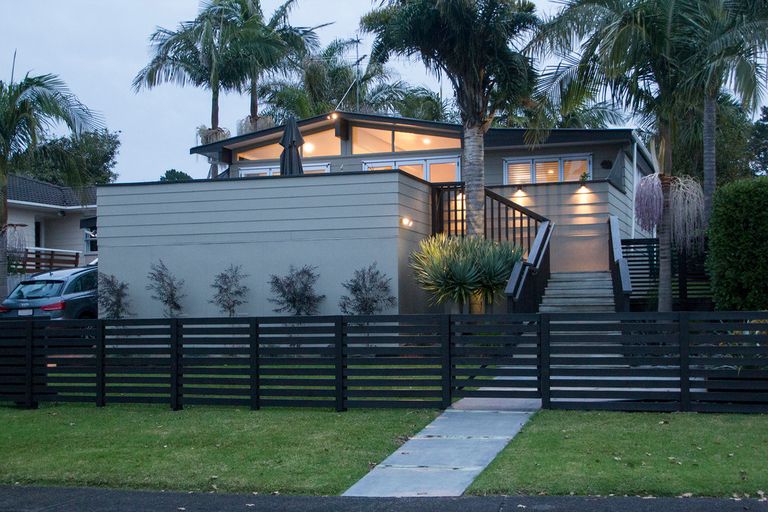 Photo of property in 26 Pipitea Place, Massey, Auckland, 0614