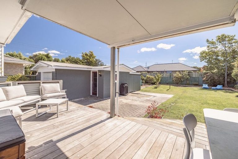 Photo of property in 6 Laing Crescent, Heathcote Valley, Christchurch, 8022