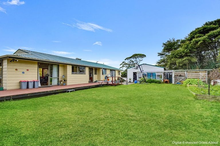 Photo of property in 2257 South Head Road, South Head, Helensville, 0874
