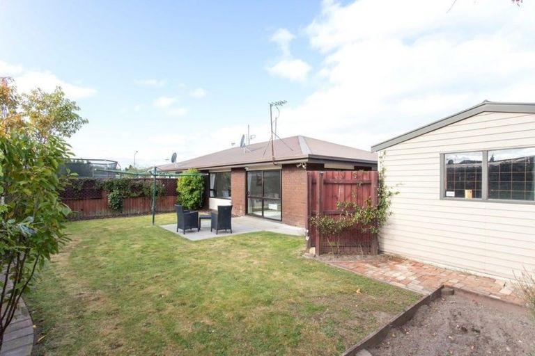 Photo of property in 2/109a Queenspark Drive, Parklands, Christchurch, 8083