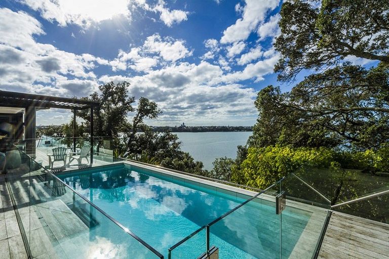 Photo of property in 10a First Avenue, Stanley Point, Auckland, 0624