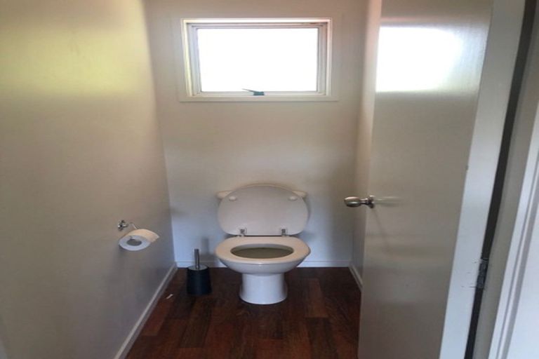 Photo of property in 136 Waimumu Road, Massey, Auckland, 0614