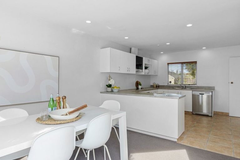 Photo of property in 1/148 Memorial Avenue, Burnside, Christchurch, 8053