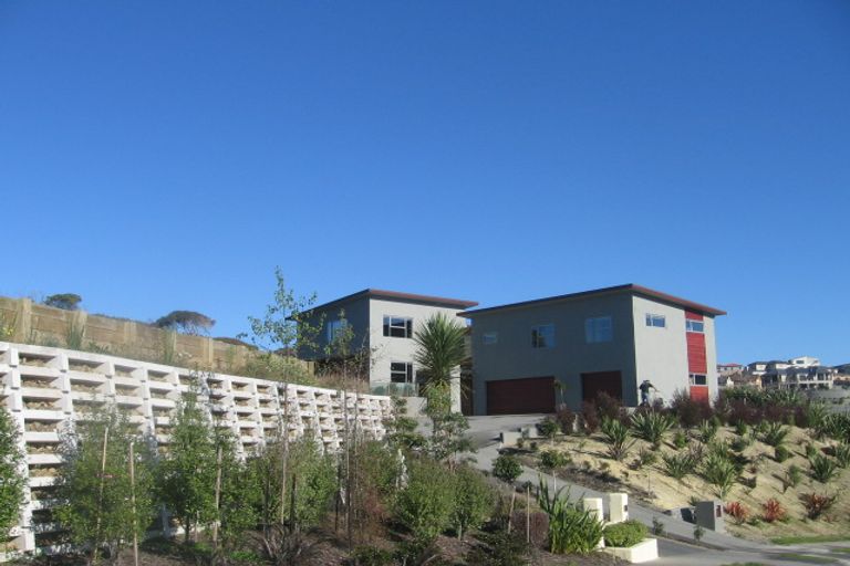 Photo of property in 2 Scoresby Grove, Whitby, Porirua, 5024