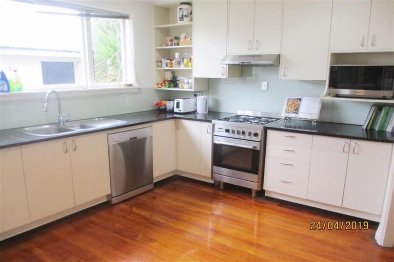 Photo of property in 2 Ilfracombe Place, Burnside, Christchurch, 8053