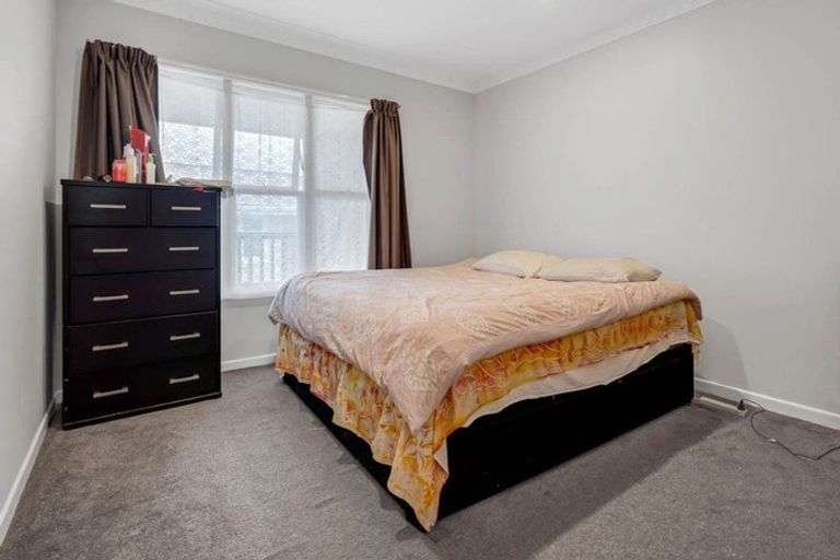 Photo of property in 21 Estuary Road, Weymouth, Auckland, 2103