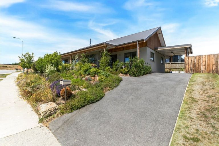 Photo of property in 25 The Heights Avenue, Wanaka, 9305
