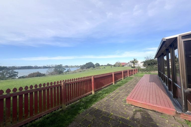 Photo of property in 124 Carnoustie Drive, Wattle Downs, Auckland, 2103