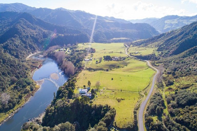 Photo of property in 3107 Whanganui River Road, Matahiwi, Whanganui, 4576
