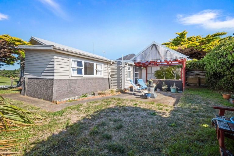 Photo of property in 27 Bond Street, Foxton Beach, Foxton, 4815