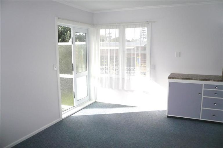 Photo of property in 34 Woodford Avenue, Henderson, Auckland, 0610