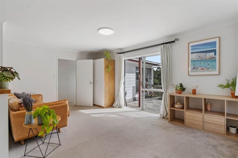 Photo of property in 114 Spinella Drive, Bayview, Auckland, 0629