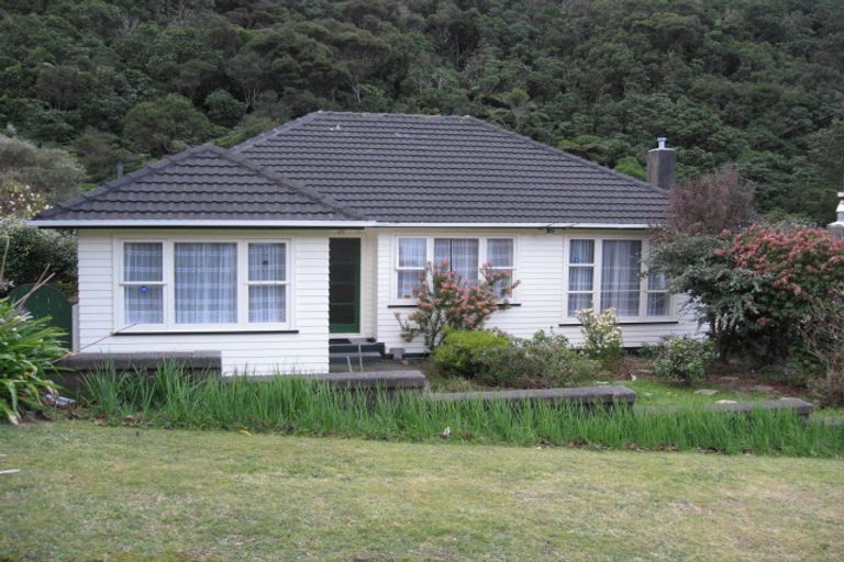 Photo of property in 70 Lees Grove, Wainuiomata, Lower Hutt, 5014