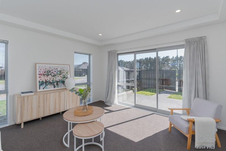 Photo of property in 37 Dunlops Crescent, Bottle Lake, Christchurch, 8083