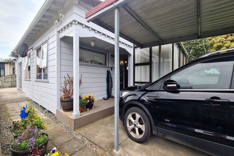 Photo of property in 9 Domett Street, Opunake, 4616