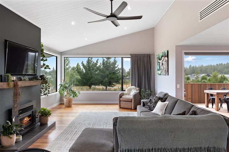 Photo of property in 17 Sam John Place, Lake Hawea, Wanaka, 9382
