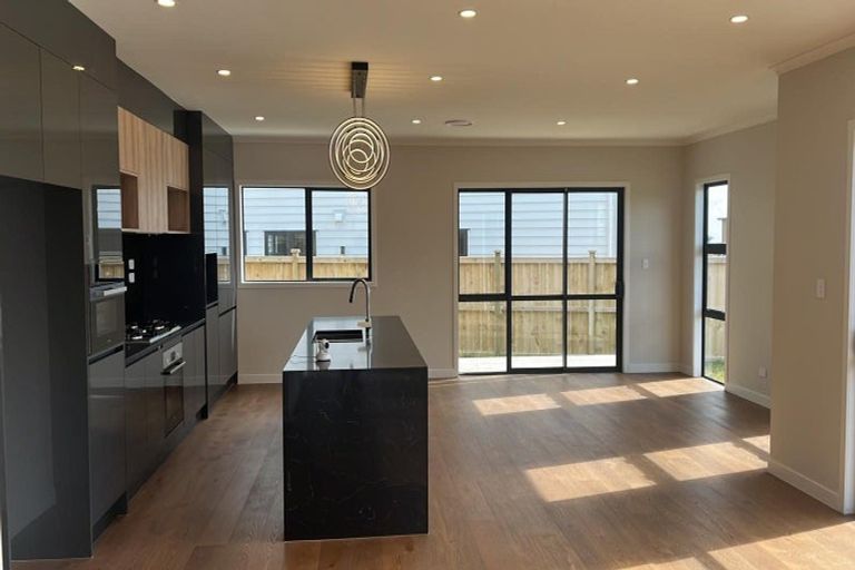 Photo of property in 2 Bendridge Street, Flat Bush, Auckland, 2019