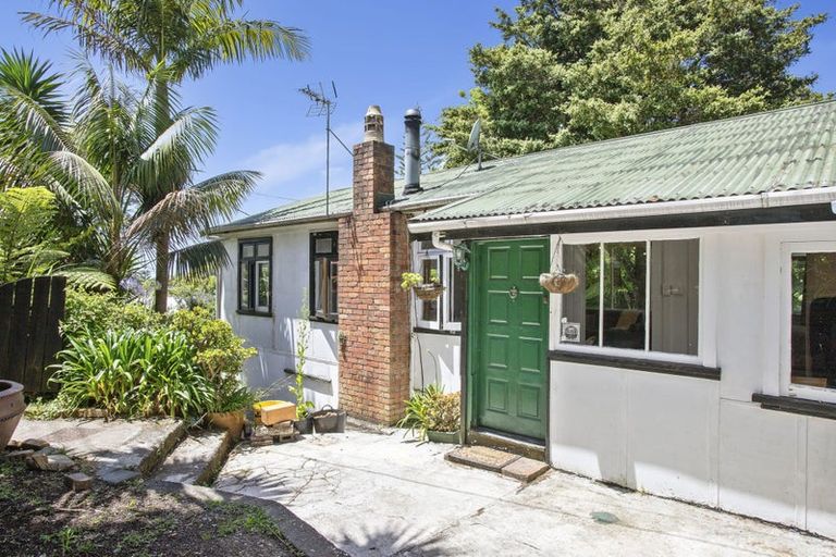 Photo of property in 184 Atkinson Road, Titirangi, Auckland, 0604