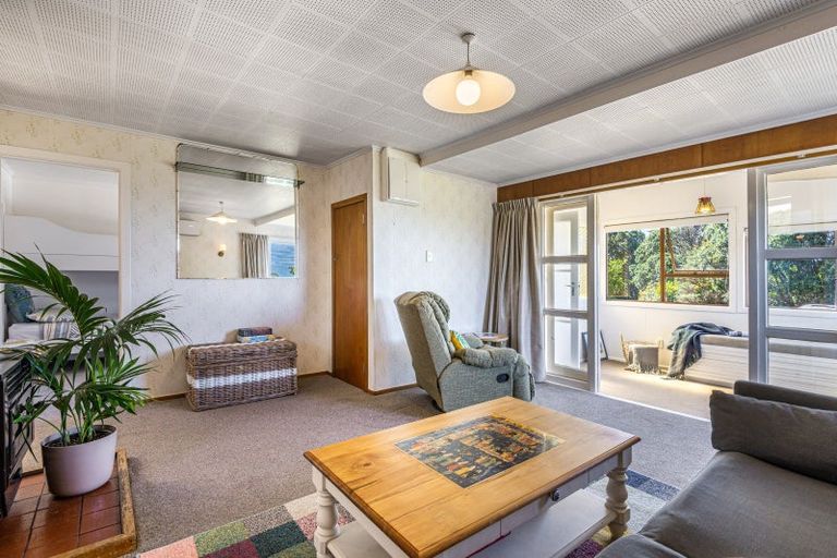 Photo of property in 69 Cornwallis Road, Cornwallis, Auckland, 0604