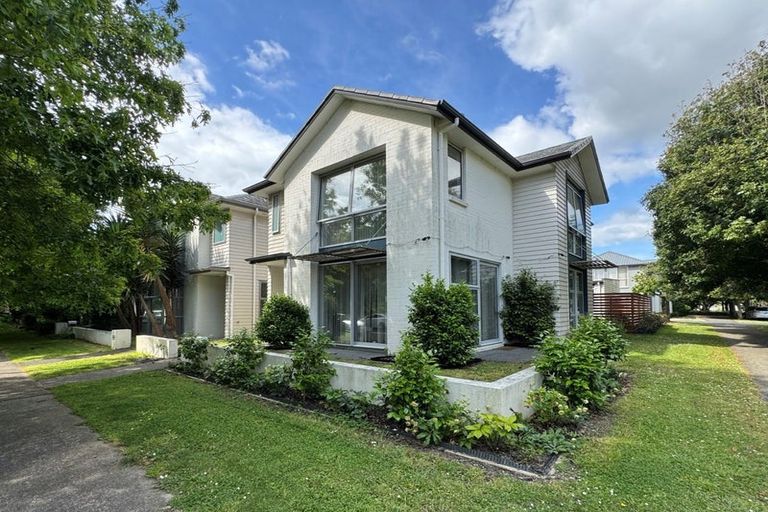 Photo of property in 1 Kauri Drive, Takanini, 2112
