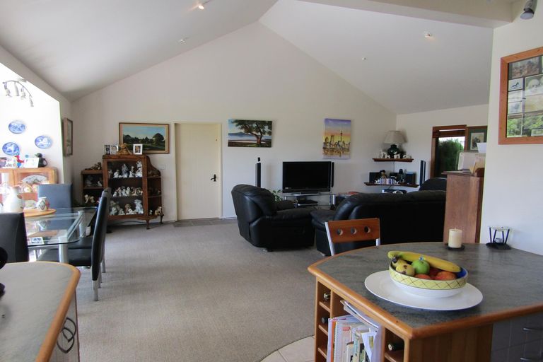 Photo of property in 7 Puketutu Drive, Haruru, 0204