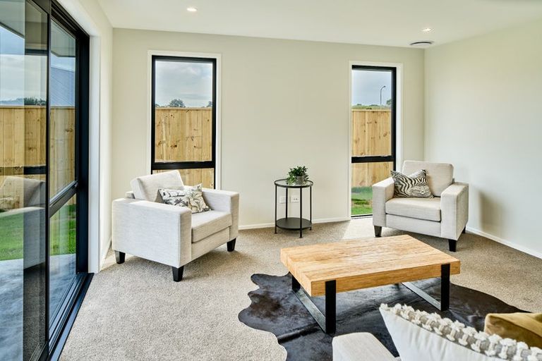 Photo of property in 6 Pihoihoi Close, Waikanae, 5036