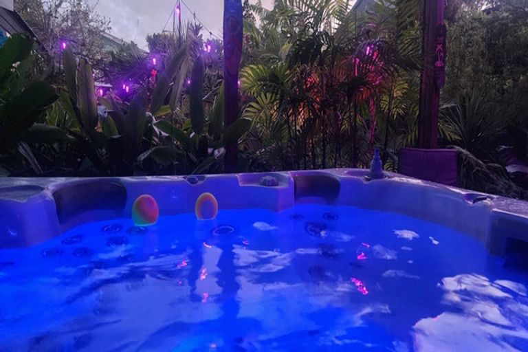 Photo of property in 175 Beach Haven Road, Beach Haven, Auckland, 0626