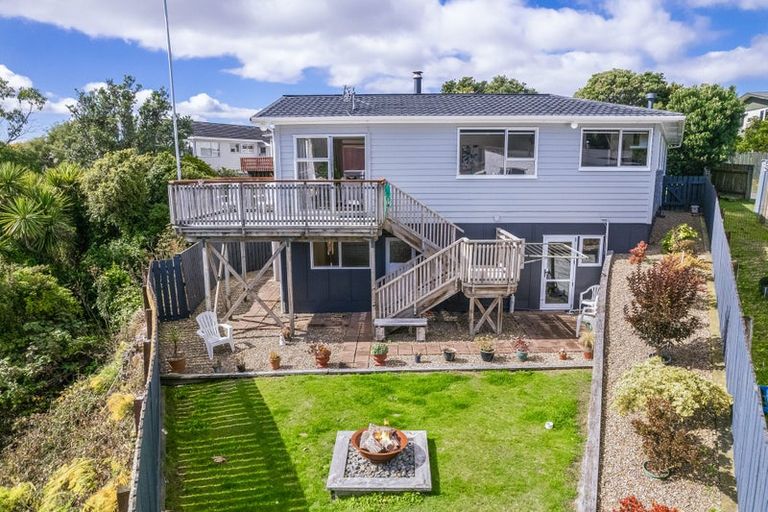 Photo of property in 2 Ash Grove, Ranui, Porirua, 5024