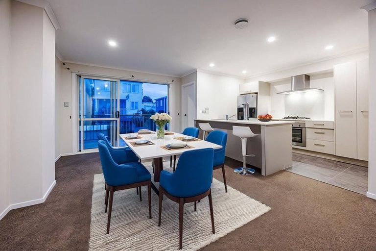 Photo of property in 10 Panakenake Way, Flat Bush, Auckland, 2019