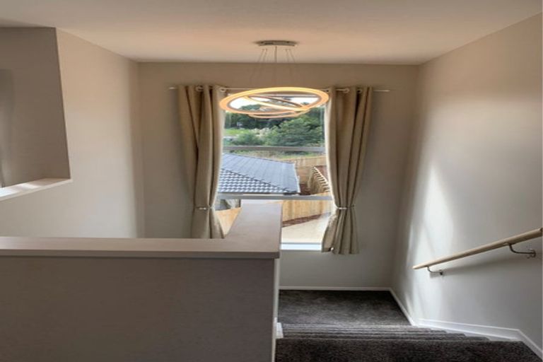 Photo of property in 16 Springhill Lane, Sunnyvale, Auckland, 0612