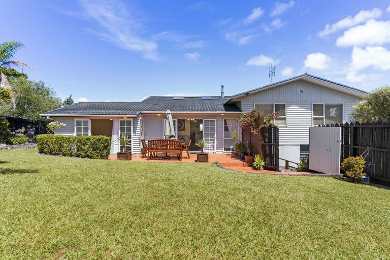 Photo of property in 3a Leiden Place, Totara Vale, Auckland, 0629