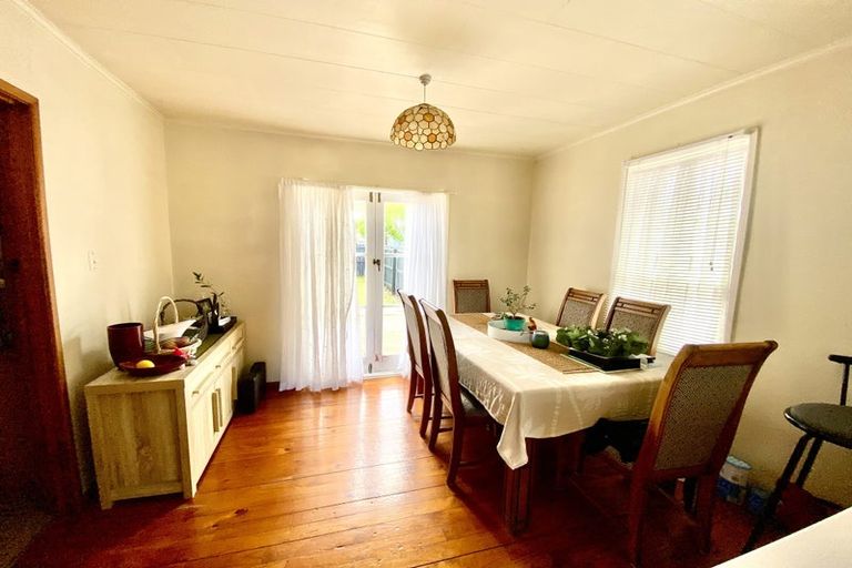 Photo of property in 4 Gossamer Drive, Pakuranga Heights, Auckland, 2010