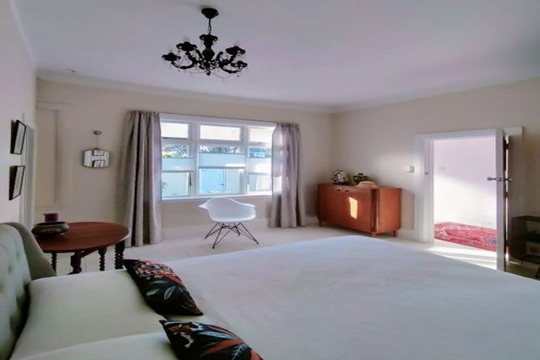 Photo of property in 127 Muritai Road, Eastbourne, Lower Hutt, 5013