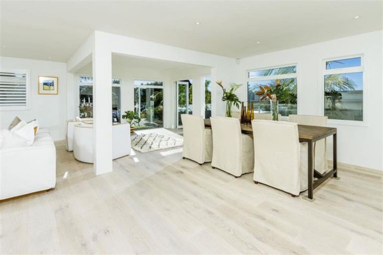 Photo of property in 15 The Strand, Takapuna, Auckland, 0622