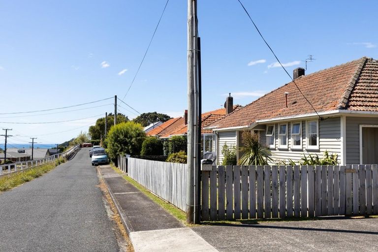 Photo of property in 121 Frankley Road, Frankleigh Park, New Plymouth, 4310