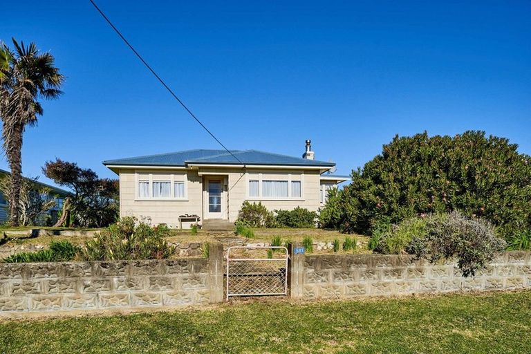 Photo of property in 581 Waitarere Beach Road, Waitarere Beach, Levin, 5510