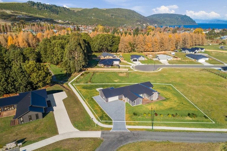 Photo of property in 10 Lancewood Way, Kinloch, Taupo, 3377