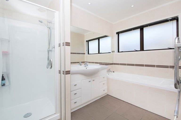 Photo of property in 13 Fieldstone Court, Northpark, Auckland, 2013