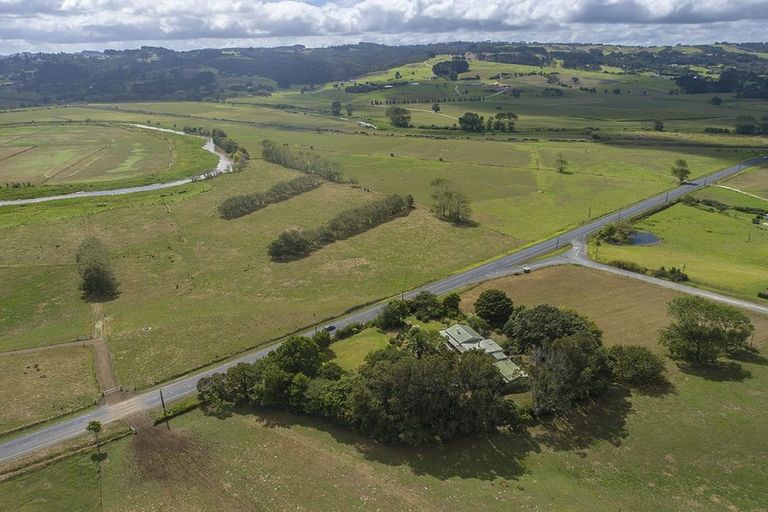 Photo of property in 2059 State Highway 16, Helensville, 0875