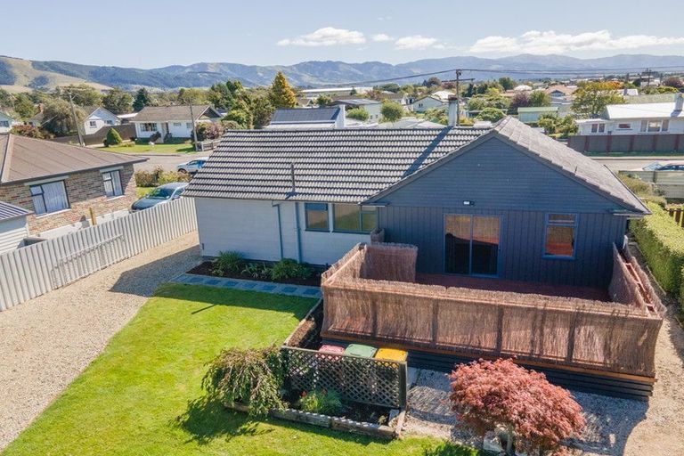 Photo of property in 1 Holmes Street, Waimate, 7924
