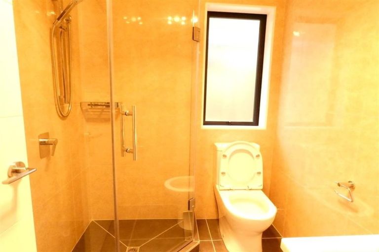 Photo of property in 2/1 Burrows Place, Frankton, Hamilton, 3204