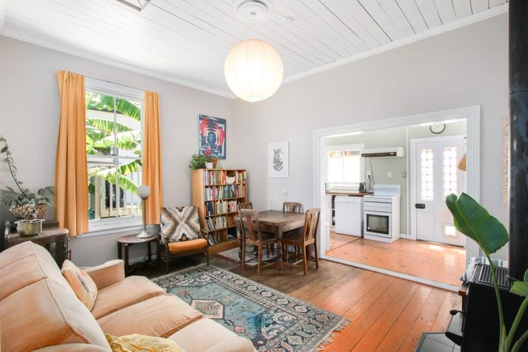 Photo of property in 48 Faraday Street, Hospital Hill, Napier, 4110