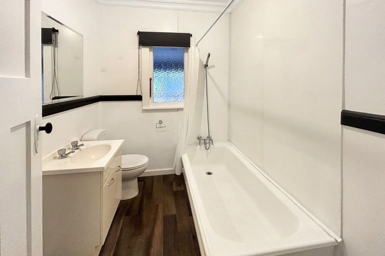 Photo of property in 37 Lyndhurst Street, Takaro, Palmerston North, 4412