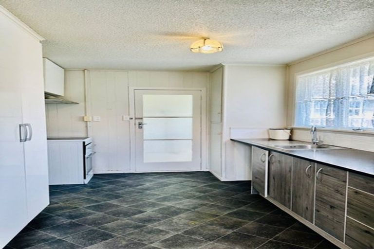 Photo of property in 11 Barrys Road, Glendene, Auckland, 0602