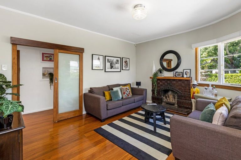Photo of property in 32 Dignan Street, Point Chevalier, Auckland, 1022