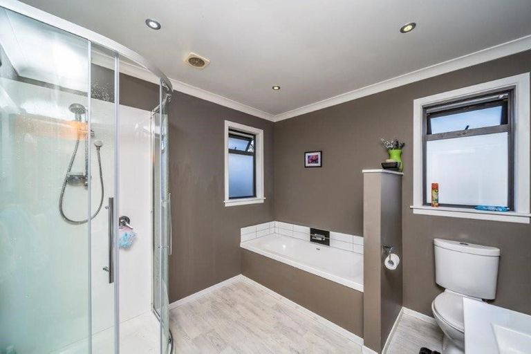 Photo of property in 16 Caplen Street, Hawera, 4610